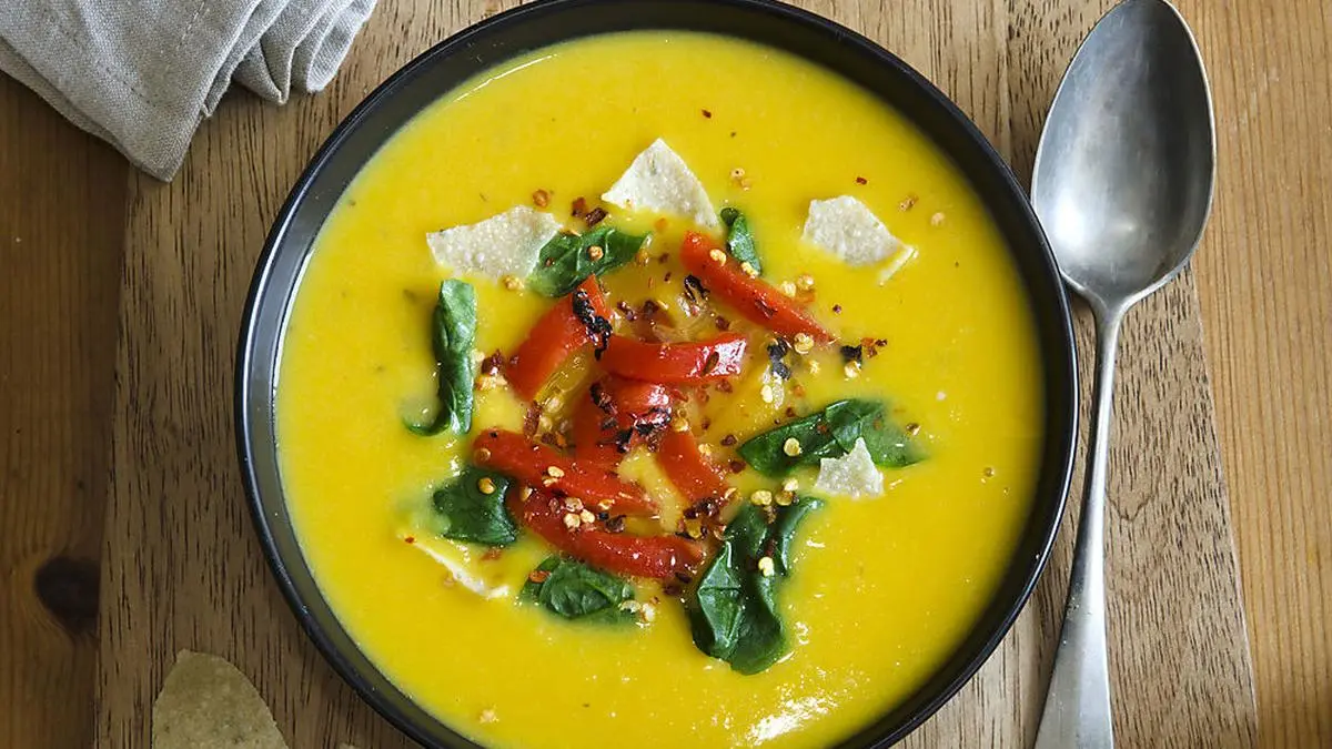 Heizt ein: Chili-Spinat als Suppeneinlage