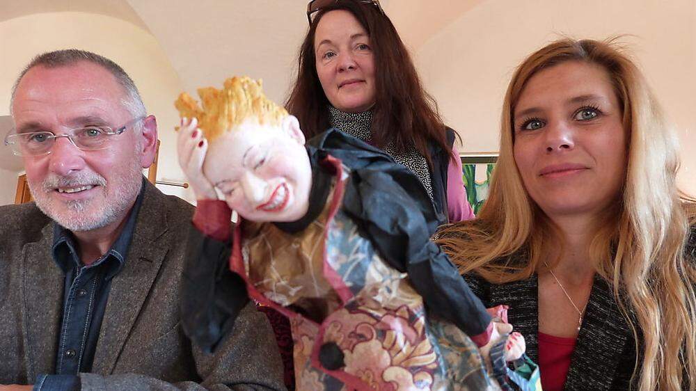 Ein Schloss in „Bewegung“: Puppe von Helga Petrau-Heinzel, Peter Faßhuber, Silvia Hartleb, Melanie Katja Schneider 