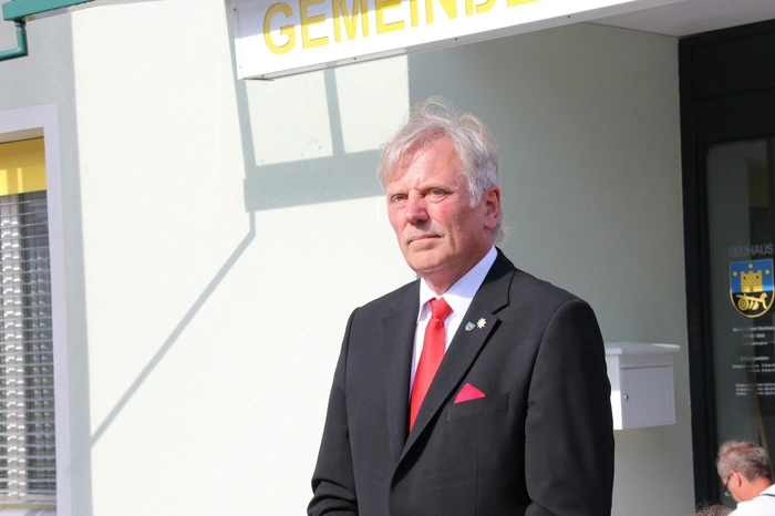 Bürgermeister Gerhard Visotschnig stellte das neue Namenbuch vor und berichtete aus der Chronik.