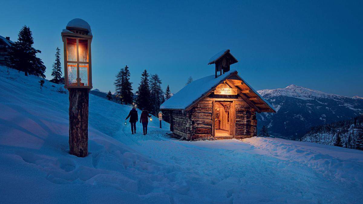 Schnee und Laternenschein im Gontal