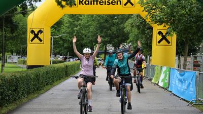 Nach drei Tagen endete die Radtour „Tour de Mur“, die im Lungau gestartet wurde, in Bad Radkersburg. Rund 1000 Radler und Radlerinnen bewältigten die Strecke bei Sonnenschein und Starkregen