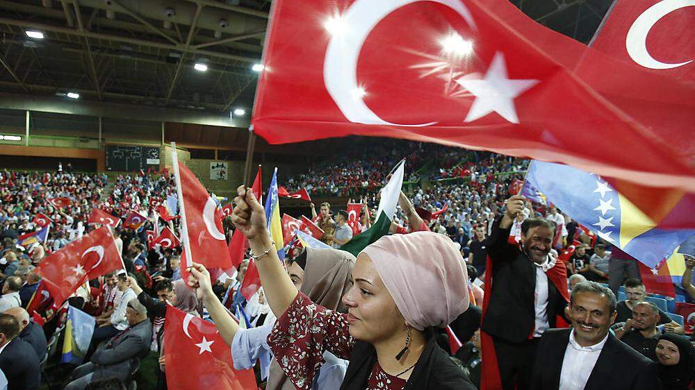 Erdogan lässt sich in Bosnien feiern