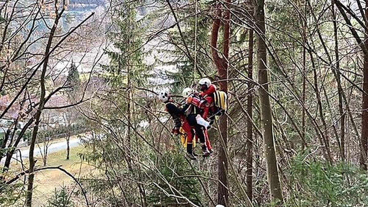 Der Jugendliche musste mit dem Seil geborgen werden