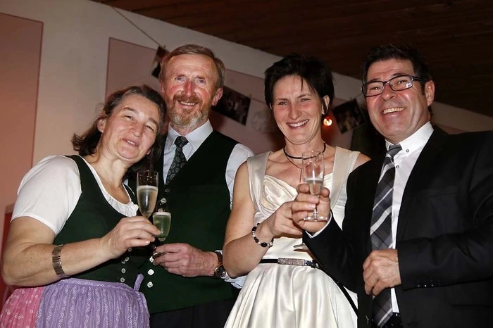 ..."Gemütlichkeit, Fröhlichkeit, gemeinsam reden, tanzen und lachen".