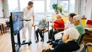 Die Pflege steht unter Druck, aber nicht alles ist dunkelgrau