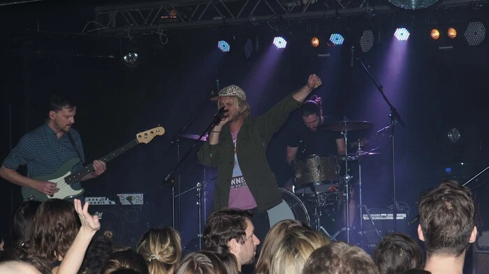 Nach zwei Jahren Pause beehrte die Salzburger Rockgruppe Steaming Satellites am Freitag wieder einmal das Stereo in Klagenfurt. Das Konzert war ausverkauft. . .