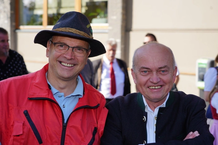 Auch Pfarrer Wladyslaw Tomasz Mach ist mit dabei.