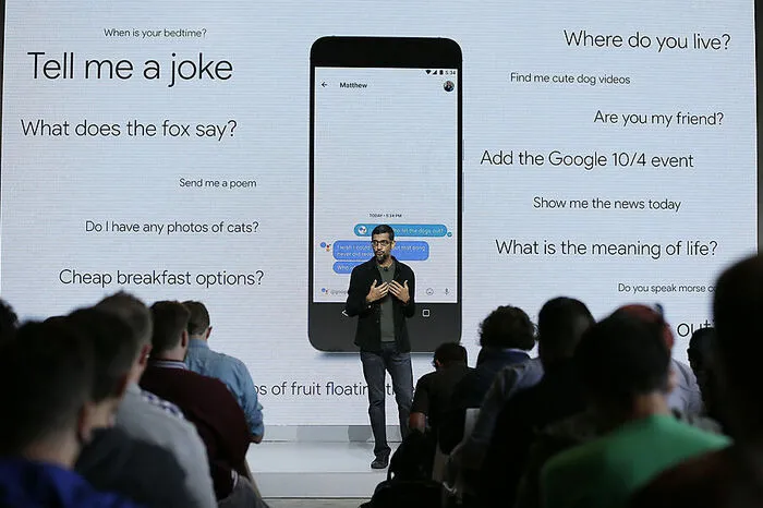 Google habe alles selbst konzipiert, sagte Rick Osterloh, Chef einer neuen Hardware-Abteilung des Konzerns, mit Verweis auf die Hardware selbst und die Android-Software.