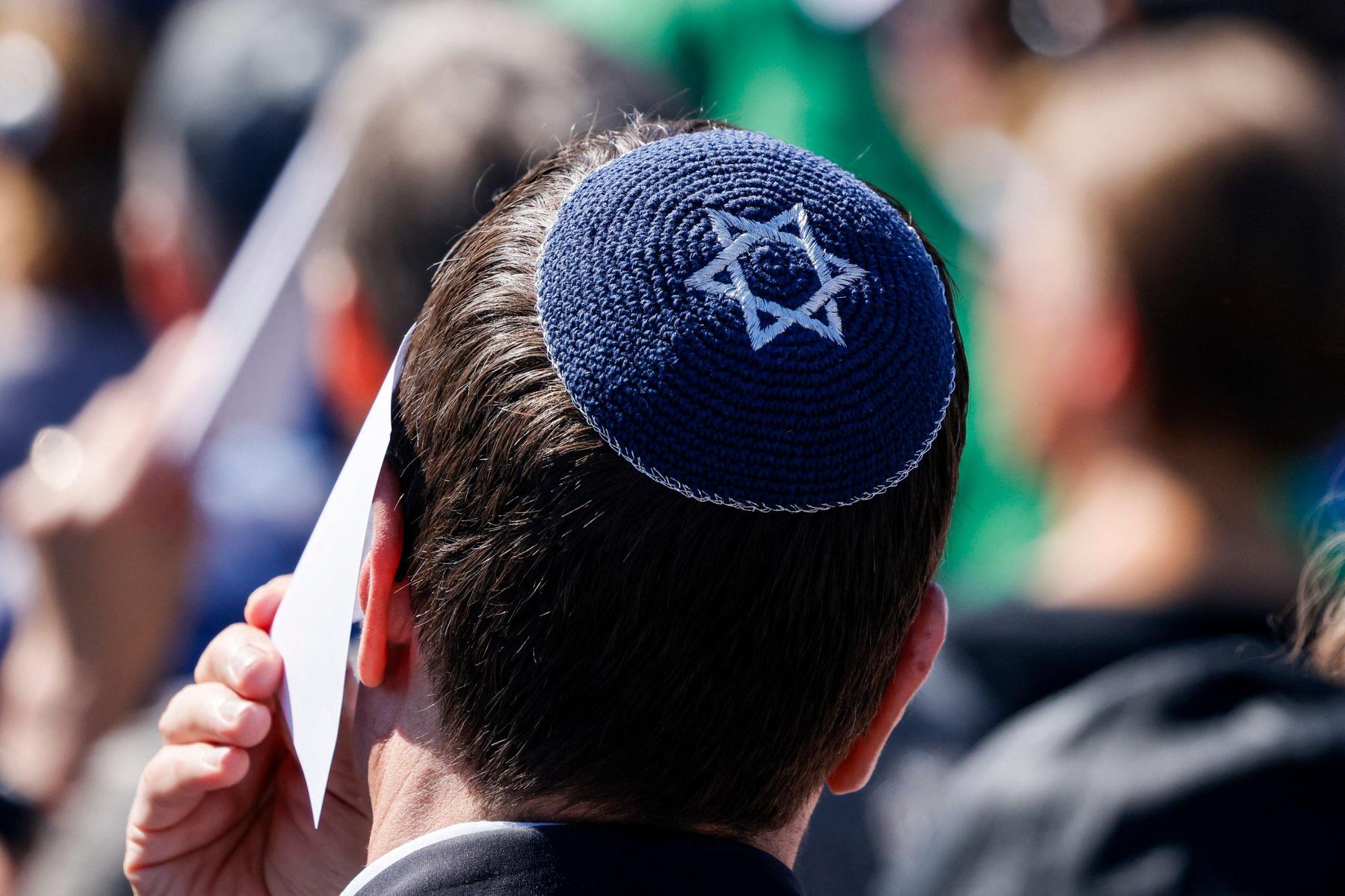 Kultusgemeinde prüft Anzeige: Wirbel um Aushang gegen Israelis in Restaurant im deutschen Fürth