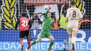 v.l. Amine ADLI LEV , Torwart Manuel NEUER M, Torchance, Parade, Aktion, Zweikampf, Fussball 1. Bundesliga, 22.Spieltag, Bayer 04 Leverkusen LEV - FC Bayern Muenchen M, am 15.02.2025 in Leverkusen/ Deutschland. DFL regulations prohibit any use of photographs as image sequences and/or quasi-video Â *** v l Amine ADLI LEV , Goalkeeper Manuel NEUER M , Goal chance, Parade, Action, Duel, Soccer 1 Bundesliga, 22 Matchday, Bayer 04 Leverkusen LEV FC Bayern Muenchen M , on 15 02 2025 in Leverkusen Germany DFL regulations prohibit any use of photographs as image sequences and or quasi video Â