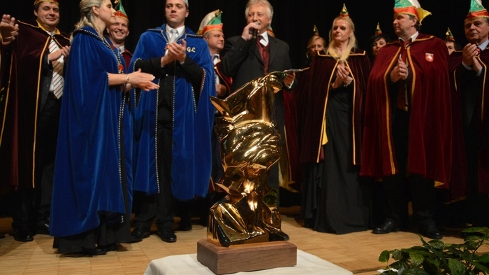 Bereits zum 17. Mal in Folge eröffnete die Straußgala das Leobener Faschingstreiben. Eine Woche nach dem traditionellen Faschingseinläuten am Hauptplatz organisierte die Faschingsgilde Leoben einen fulminanten Gala-Abend, der die "fünfte Jahreszeit" nun offiziell begrüßte.  
