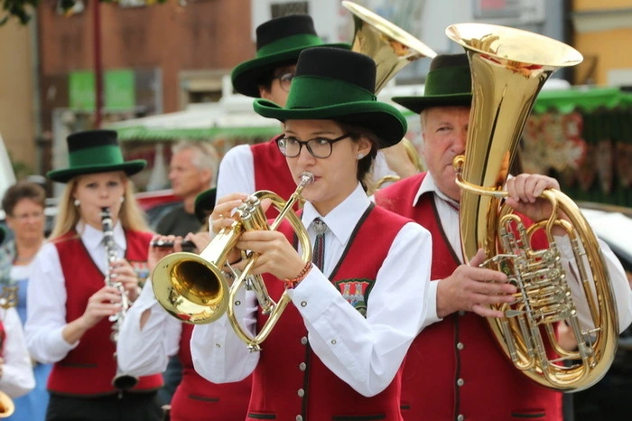 Das Fest stand auch im Zeichen von einigen Jubiläen: 40 Jahre Stadterhebung, 40 Jahre Musikschule, 60 Jahre Landesberufsschule, 150 Jahre Sängerverein und 10 Jahre Stadtbücherei neu wurden gefeiert und Persönlichkeiten dieser Einrichtungen geehrt.