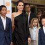 Angelina Jolie mit ihren Kindern Maddox, Pax, Vivienne, Knox und Shiloh