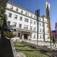 Der Ton in einer Abteilung des Amts der Kärntner Landesregierung hat nun strafrechtliche Folgen