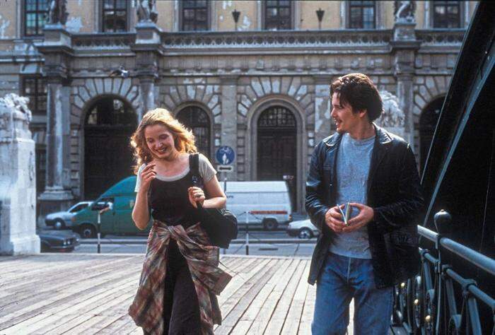 Kamen sich bei dem Streifzug durch Wien näher: Julie Delpy und Ethan Hawke in „Before Sunrise“