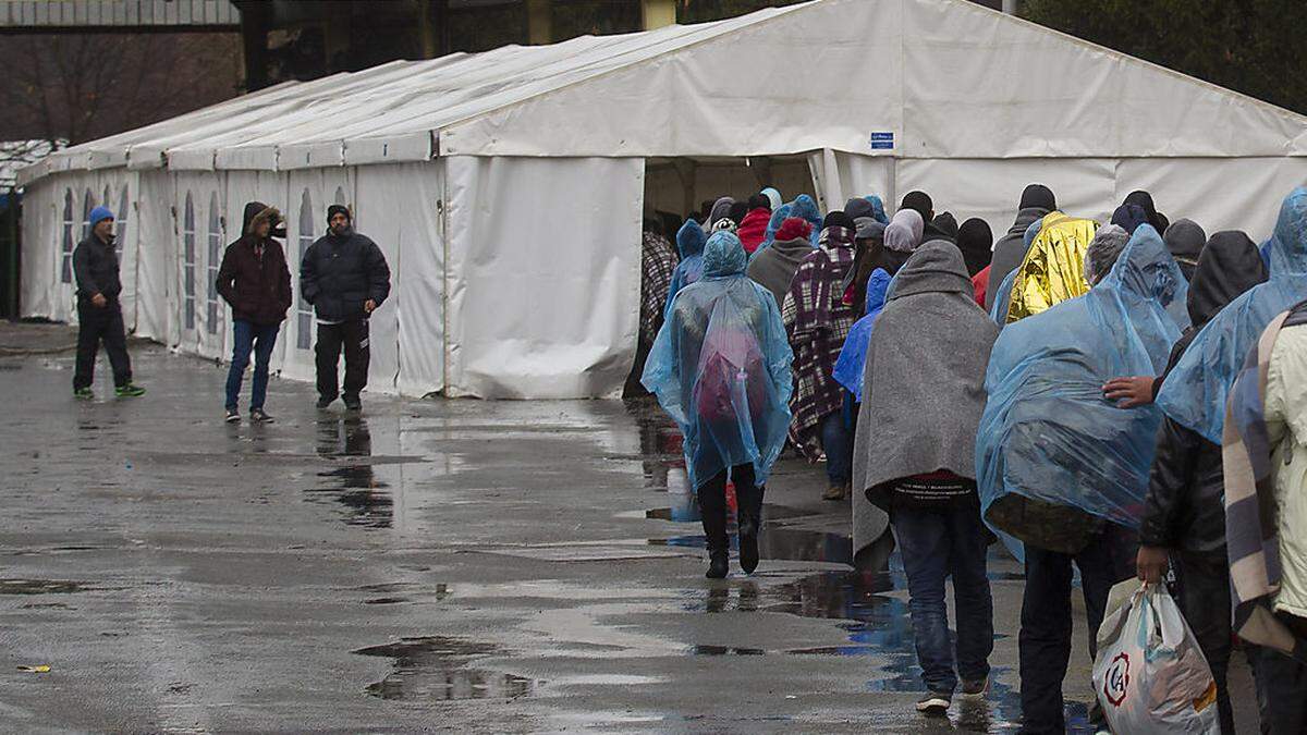 Flüchtlinge bei der Ankunft in Spielfeld