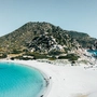 Ein Sonnenschirmverbot am Strand von Punta Molentis auf Sardinien sorgt für heftige Reaktionen 