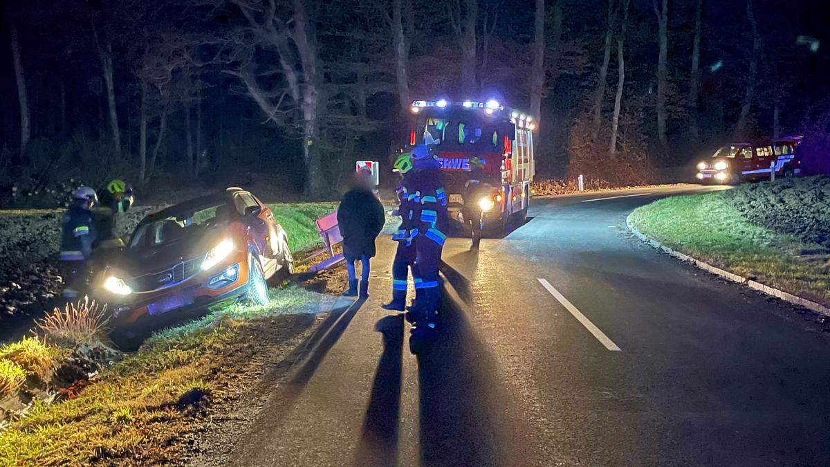 Der Pkw rutschte in den Graben, die Lenkerin blieb unverletzt