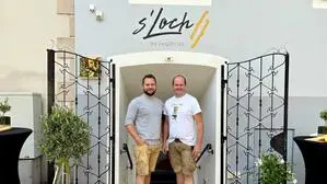 Patrik Patocska und Patrick Dickinger betreiben neben dem Freibad nun auch das Wein&Bistro „s‘ Loch“ by zwaTricks direkt am Eibiswalder Hauptplatz