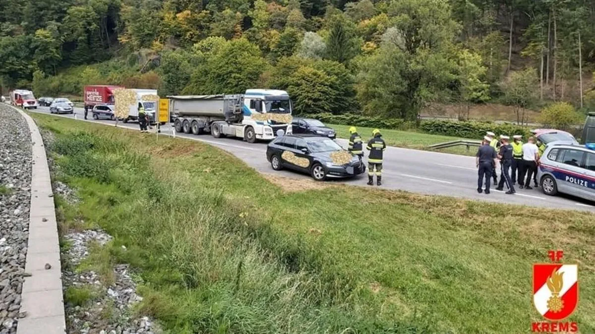 Drei Fahrzeuge waren in einen Auffahrunfall auf der B 70 involviert