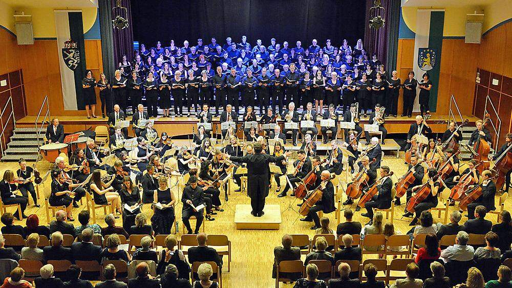Drei Chöre und zwei Orchester  in Kindberg vor begeistertem Publikum	