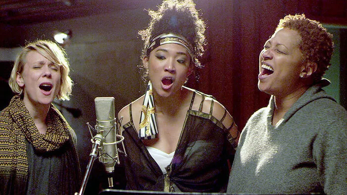 In der zweiten Reihe, aber wichtig für die Stars: Backgroundsängerinnen Jo Lawry, Judith Hill und Lisa Fischer