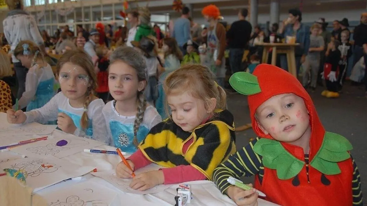 In den süßesten Verkleidungen kamen die Kinder zum Kindermaskenball