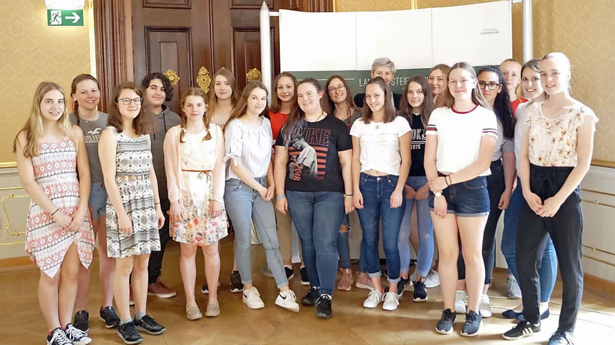 19 Schülerinnen der HLW Krieglach kamen zu Mitmischen im Landhaus