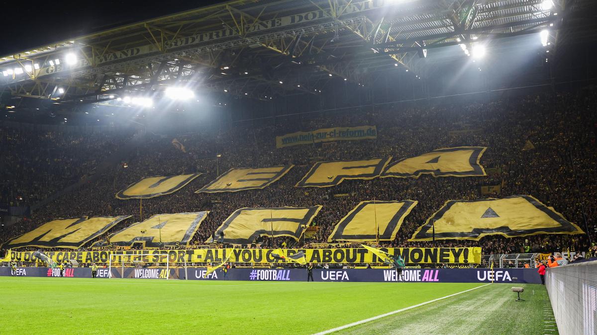 Die Dortmunder Südtribüne: Eine der legendärsten Kurven im Weltfußball