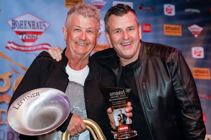 Der Irdninger „Baritonkönig“ Sepp Mattlschweiger erhielt einen Award für sein 50-jähriges Bühnenjubiläum. 