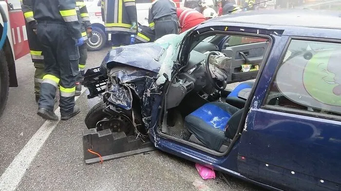 Das Auto wurde komplett zerstört