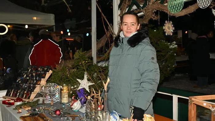 Adventkränze, Schuheinlagen aus Alpakawolle, weihnachtliche Deko aus Holz und Porzellan, wärmende Mützen und vieles mehr wurde von den Ausstellern angeboten.