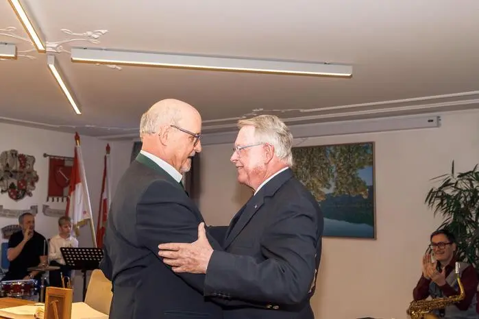 In Treffen wurde er für sein Wirken mit der Ehrenbürgerschaft geehrt, auch Treffens Bürgermeister Klaus Glanznig war anwesend