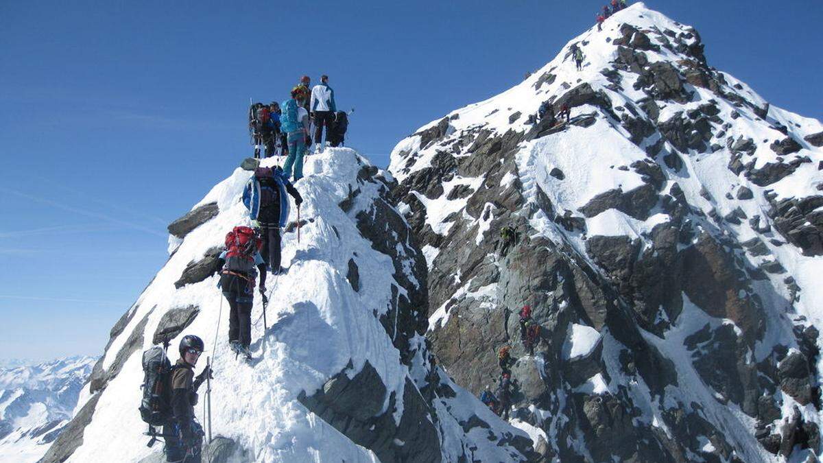 Mitglieder des Alpenvereins Weiz bei der Jubiläums-Schitour 2013 am Großglockner