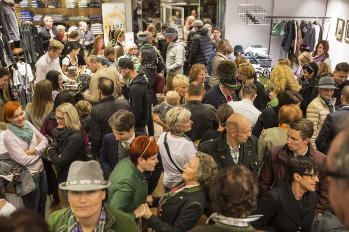 Etwa 1000 Gäste strömten ins frisch renovierte Seidl-Stammhaus in Anger.