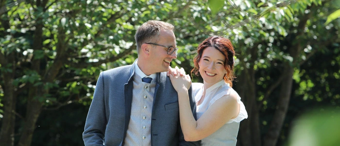 Bettina und Robert strahlen voller Glück