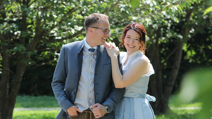 Bettina und Robert strahlen voller Glück