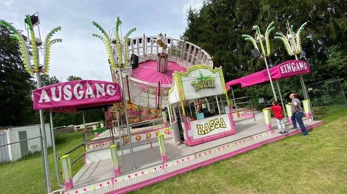 Sieben Monate lang machten Schausteller ob des Corona-Lockdowns keinen Umsatz. Seit dem 19. Juni hat am Hexenstubn-Gelände im Klagenfurter Stadtteil Viktring ein kleiner Vergnügungspark geöffnet.