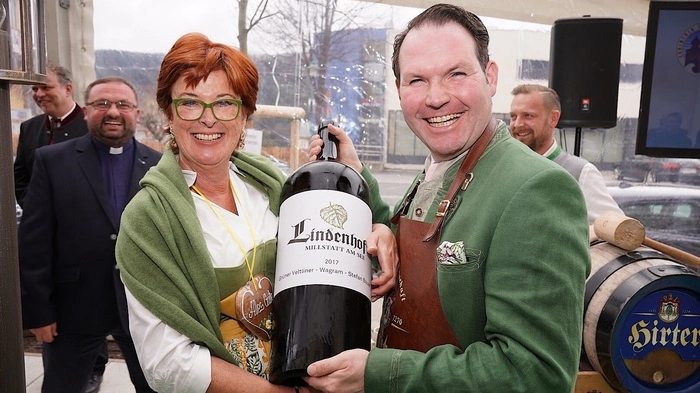 Das 500 Jahre alte Ordensschloss im Zentrum von Millstatt am See wurde von Ina Maria Lerchbaumer um 13 Millionen Euro mit sehr viel Liebe zum Detail renoviert und der Bestimmung übergeben: Ina Lerchbaumer und Michael Berndl