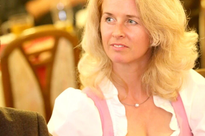 Nicht mit Applaus sparten an diesem vergnüglichen Abend unter anderen Bürgermeister Josef Ofner, Unternehmer Wilfried Rottensteiner, Hans Erlacher vom Kärntner Sängerbund, Medizinerin Sabine Wolkenstein (Foto), der Guttaringer Alt-Bürgermeister Herbert Kuss sowie Ton-Experte Walter Regenfelder.