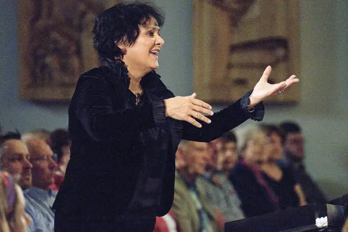 Der Chor, unter der Gesamtleitung von Ingrid Adam-Kaltenegger, präsentierte ein sorgfältig zusammengestelltes Programm mit geistlicher Chormusik von Vivaldi, Mendelssohn, Bach, Schubert, Mozart und weiteren Komponisten.