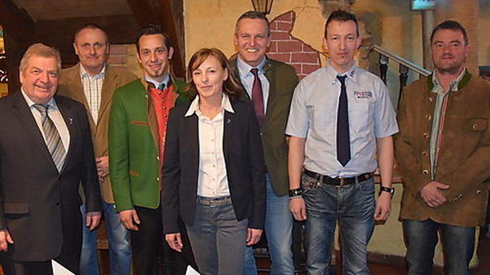 Bezirksparteitag der FPÖ in Murau: Gudrun Moitzi wurde zur neuen Obfrau gewählt – und tritt somit in die Fußstapfen von Gottfried Sperl (links)