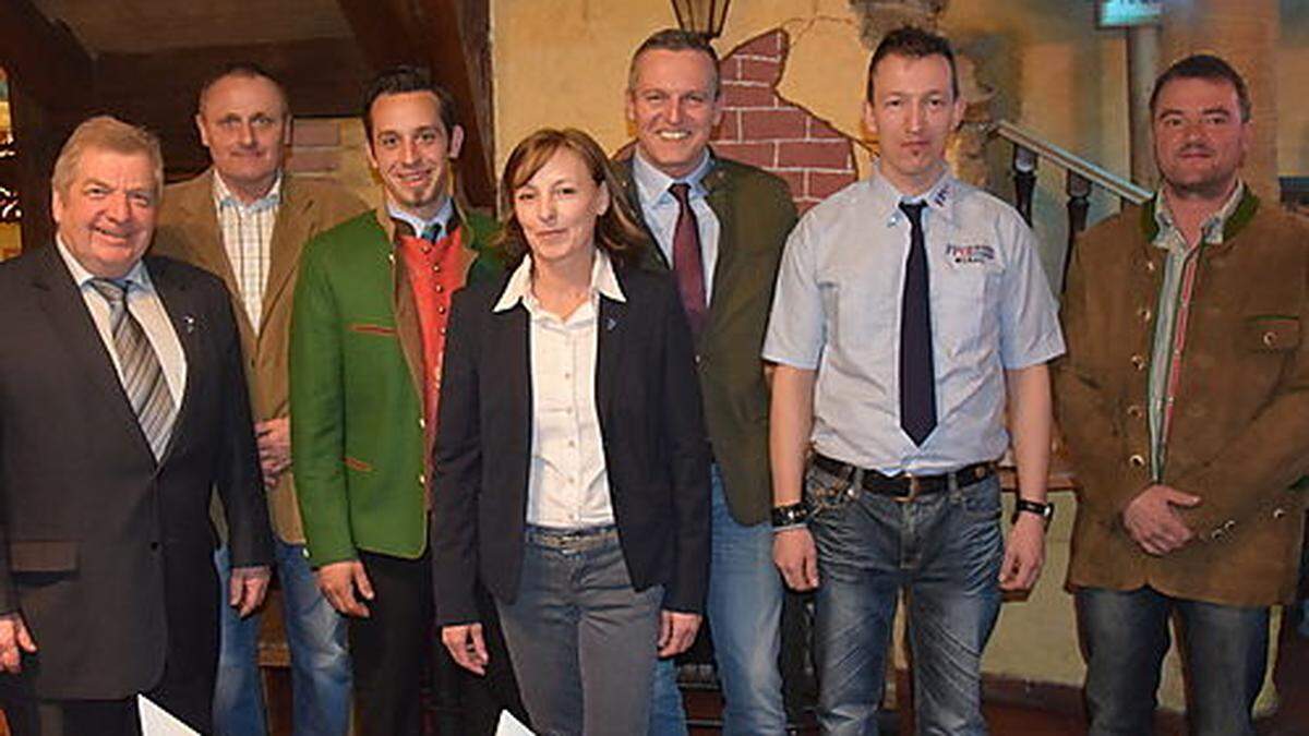 Bezirksparteitag der FPÖ in Murau: Gudrun Moitzi wurde zur neuen Obfrau gewählt – und tritt somit in die Fußstapfen von Gottfried Sperl (links)