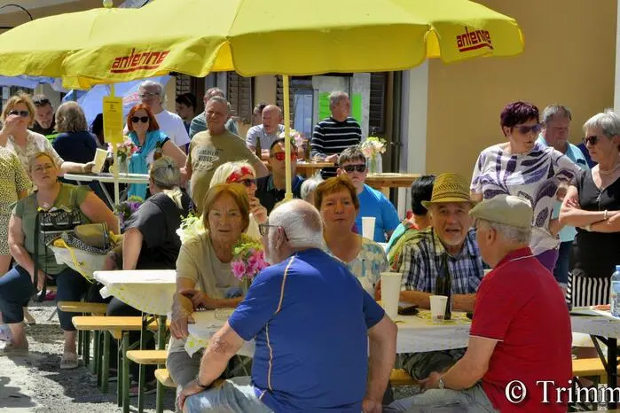 Zu den ersten Gratulanten der bestens besuchten Veranstaltung zählte neben Spar Steiermark-Gebietsleiter Helmut Bierbaum und Spar Steiermark Frischdienst-Gebietsleiterin Christina Zinggl sowie WKO Spartenobfrau Lebensmittelhandel Manuela Klammler-Almer vor allem Bürgermeister Wolfgang Dolesch: „Wir freuen uns riesig für Silvia und Markus Wilfinger mit ihrem Team! Bei uns haben alle nicht nur fest die Daumen gedrückt, sondern auch fleißig gevotet. Wir wissen, was wir an unserem Nahversorger haben.“ 