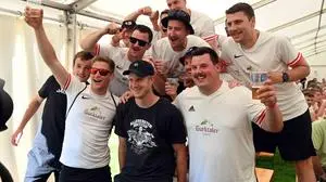 Martin Hinteregger mit seinen Fans 