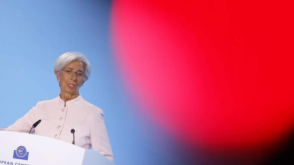 EZB-Präsidentin Christine Lagarde: Nach zehn Zinsanstiegen in Folge legte der EZB-Rat zuletzt eine Pause ein – wohin geht die Reise 2024? 