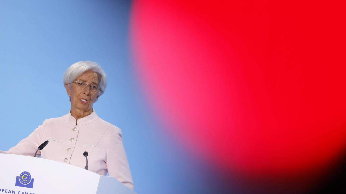 EZB-Präsidentin Christine Lagarde: Nach zehn Zinsanstiegen in Folge legte der EZB-Rat zuletzt eine Pause ein – wohin geht die Reise 2024? 