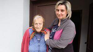 Daniela Gorciova pflegt eine 93-Jährige