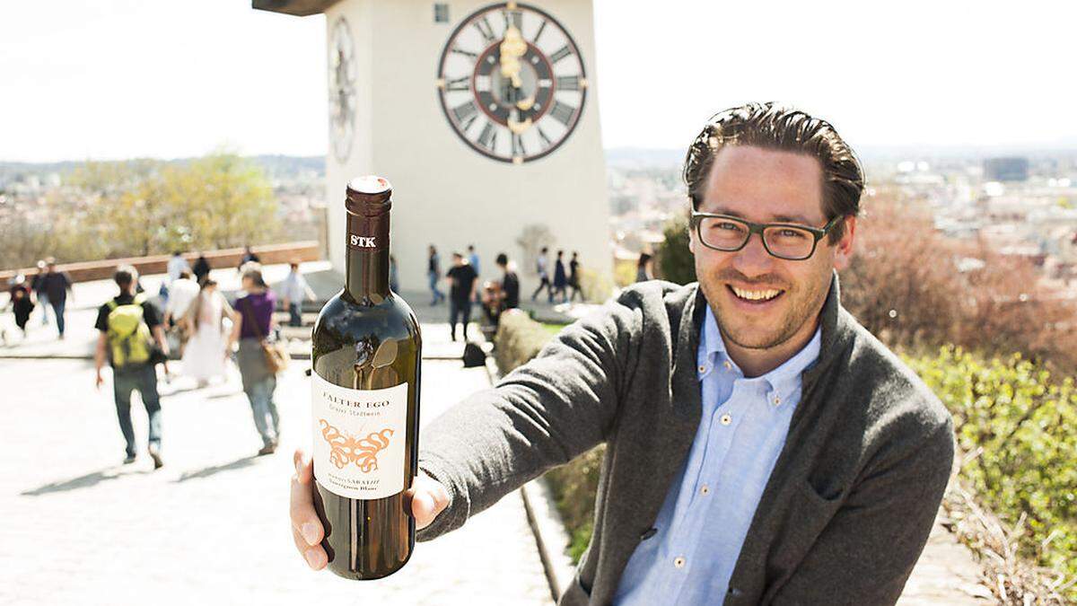Hannes Sabathi mit dem Grazer Stadtwein