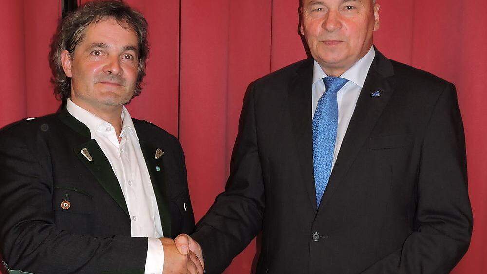 Willibald Ebner (rechts) übernahm 2018, wie 2015 bereits vereinbart, das Amt des Bürgermeisters von Alexander Lehofer